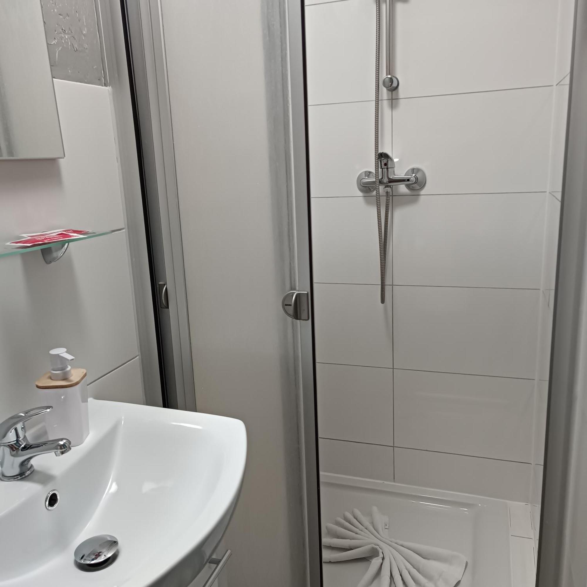 Hotel Ari Kaiserslautern Esterno foto